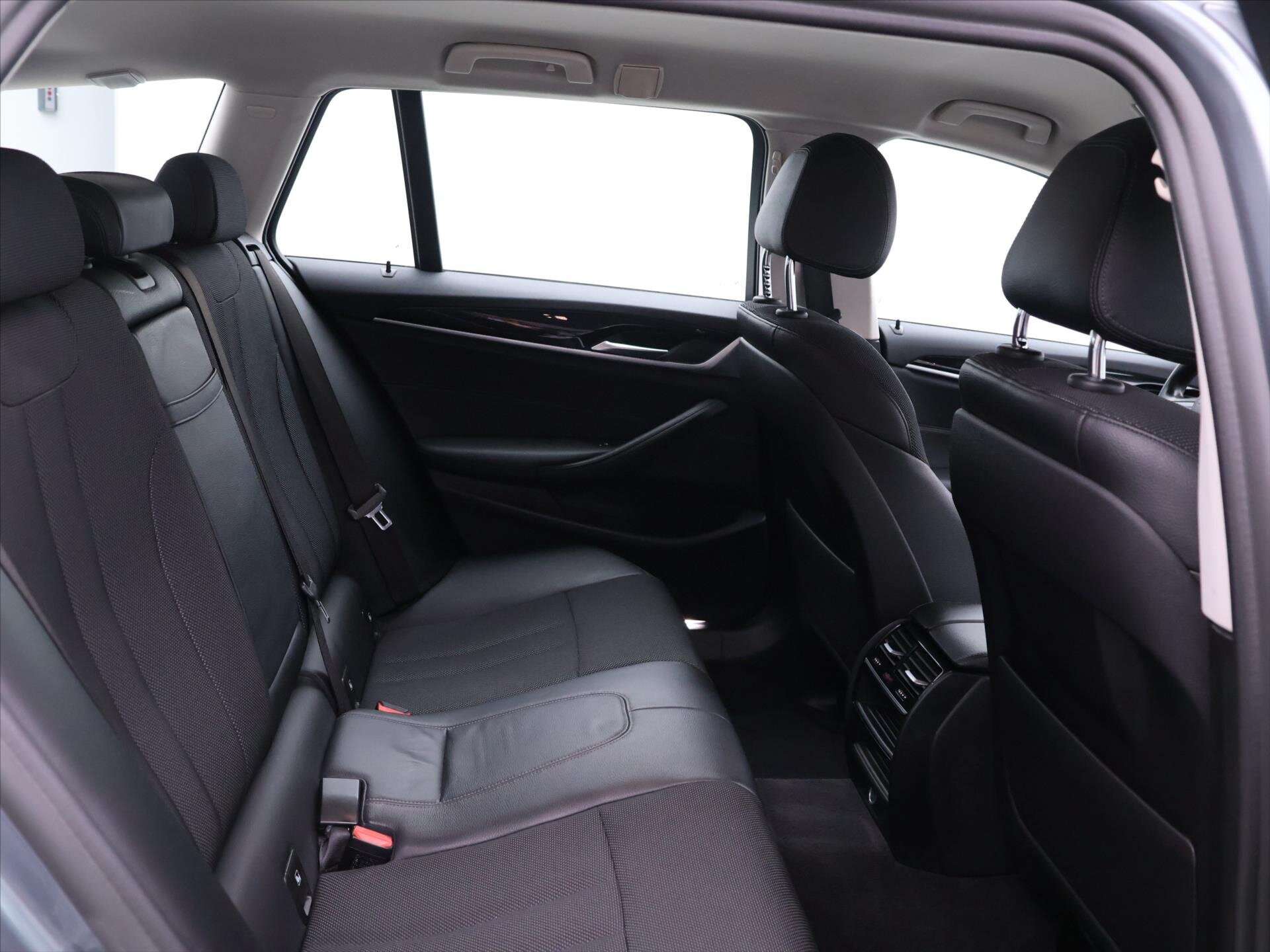 BMW Řada 5 Kombi 2,0 l 140 kw