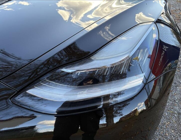 Tesla Model 3 Sedan 0,0 239 kw
