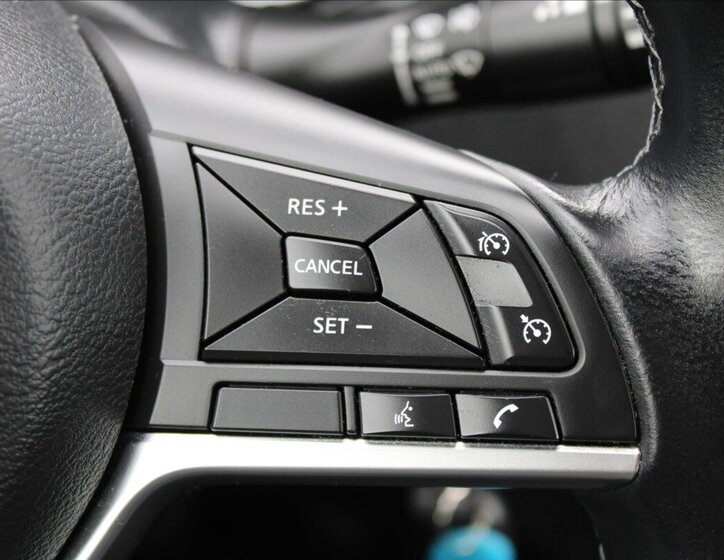 Nissan Qashqai SUV / Terénní 1,3 l 103 kw