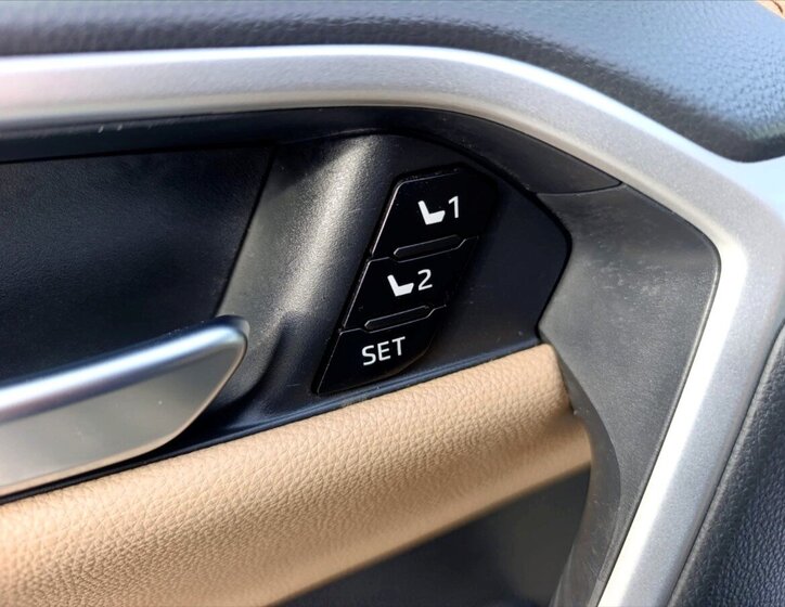 Toyota RAV4 SUV 2,5 l 131 kw