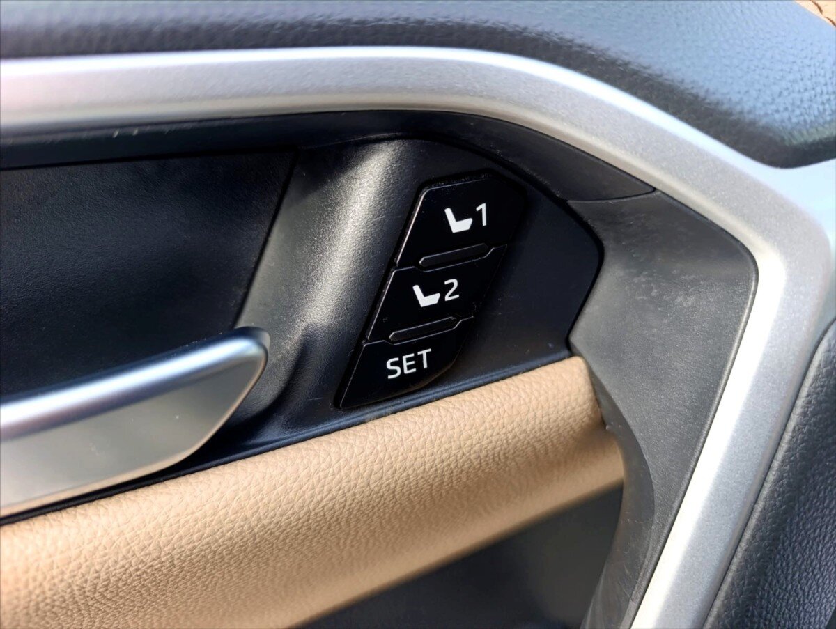 Toyota RAV4 SUV 2,5 l 131 kw