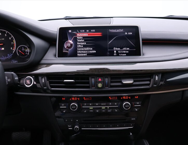 BMW X5 SUV / Terénní 4,4 l 423 kw