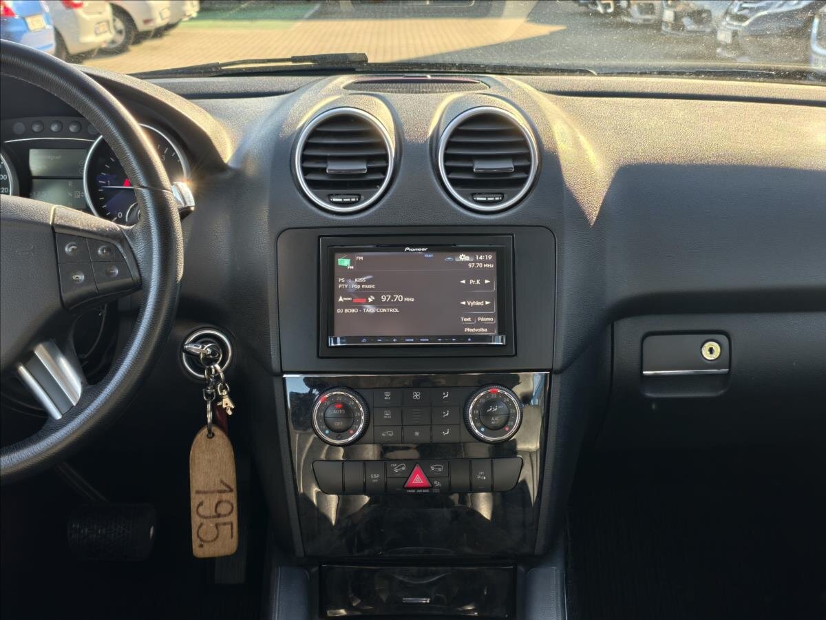 Mercedes-Benz Třídy M SUV 3,0 l 140 kw