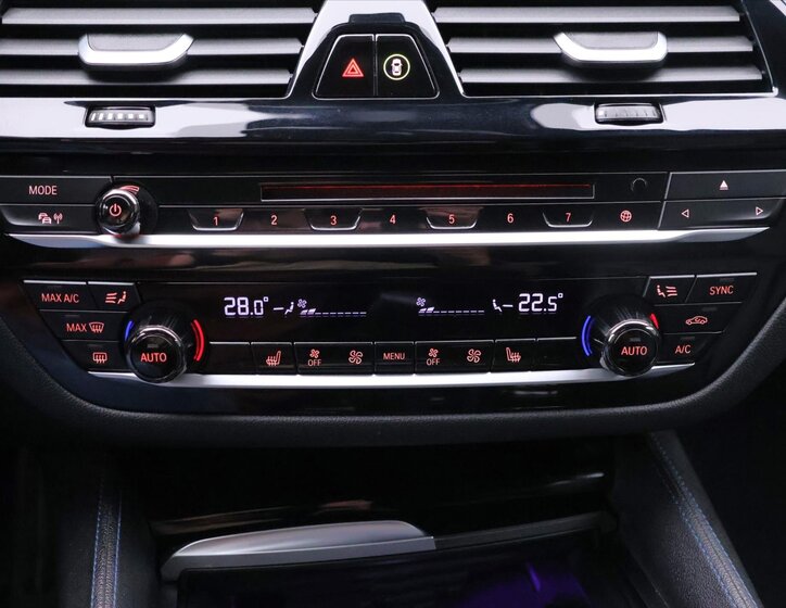 BMW Řada 5 Kombi 3,0 l 195 kw