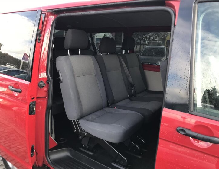 Volkswagen Transporter Kombi 2,0 l 62 kw