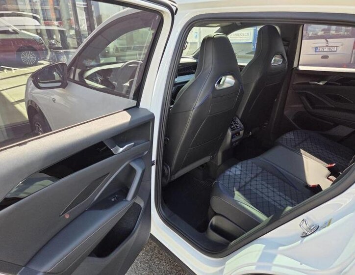 Volkswagen Tiguan SUV / Terénní 2,0 l 195 kw