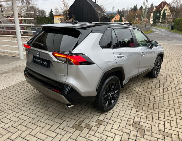 Toyota RAV4 6