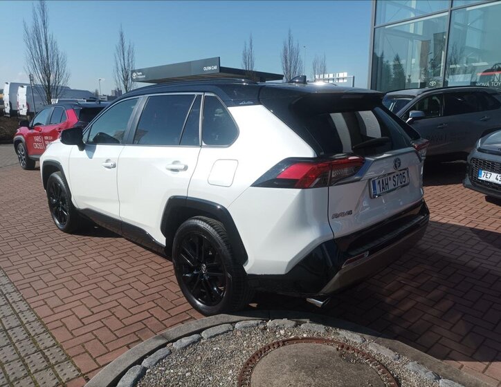 Toyota RAV4 SUV / Terénní 2,5 l 131 kw