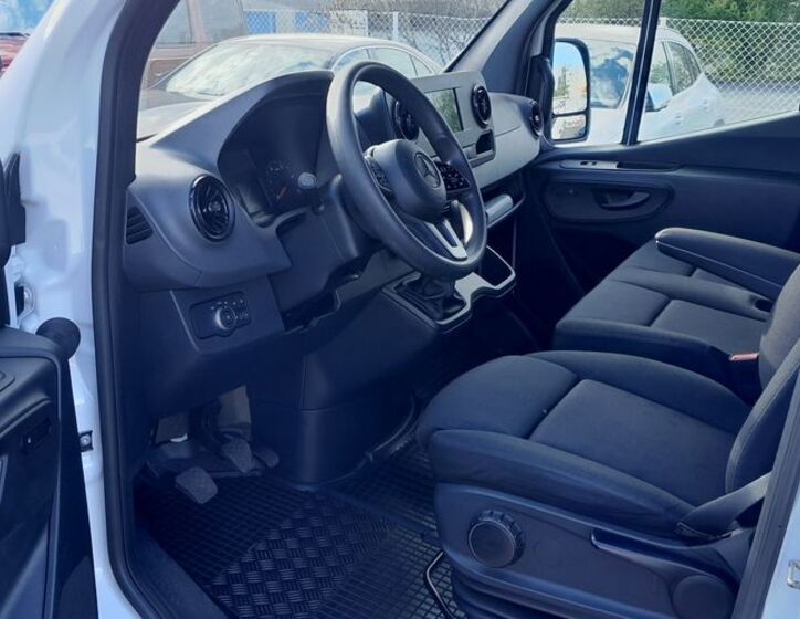 Mercedes-Benz Sprinter 8