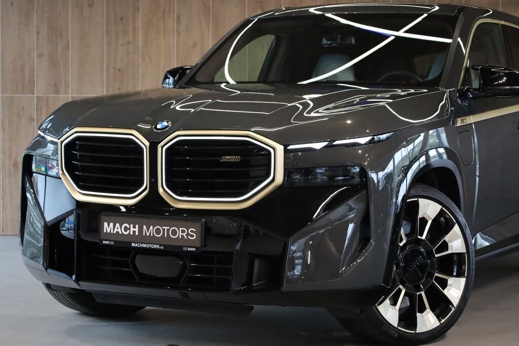 BMW XM SUV / Terénní 4,4 l 480 kw