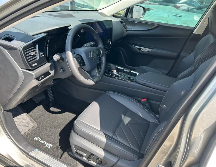 Lexus NX 350h SUV / Terénní 2,5 l 150 kw