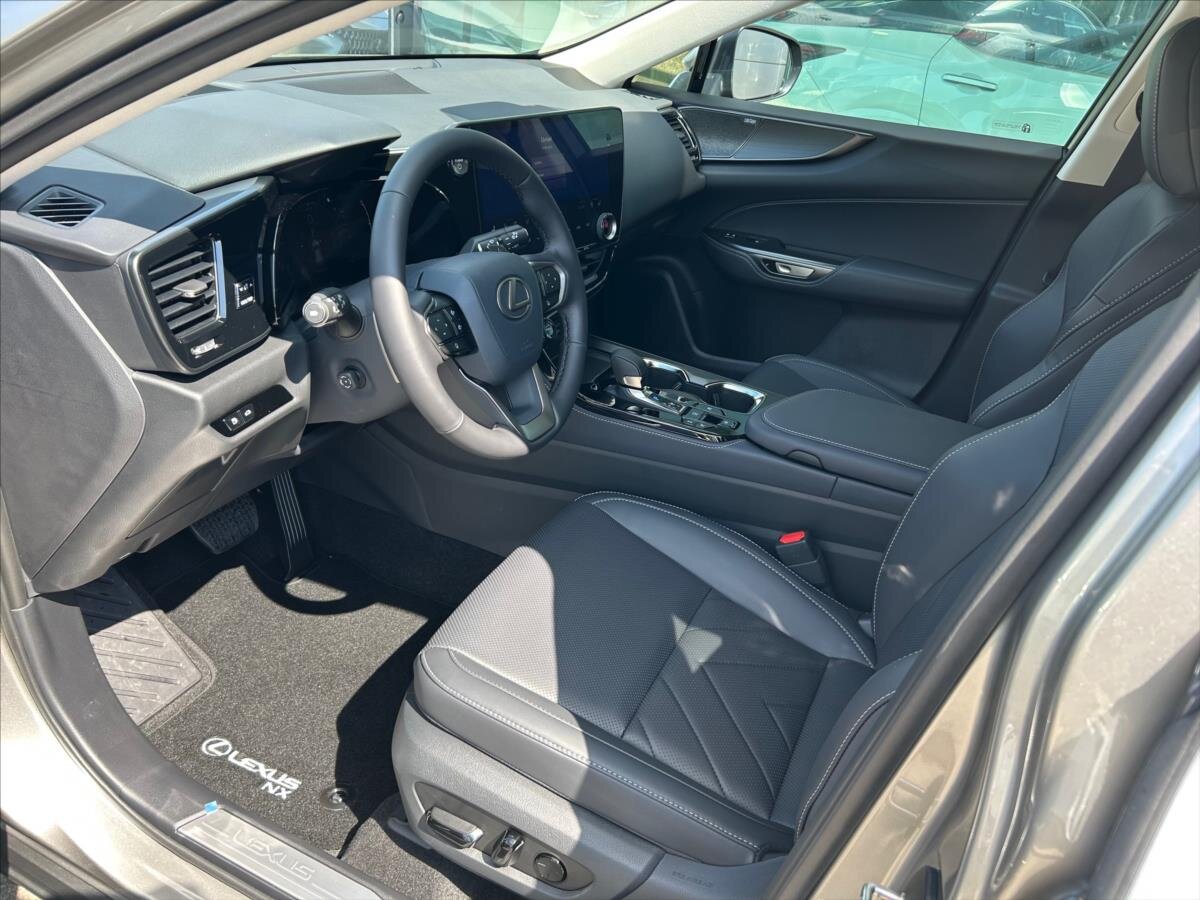 Lexus NX 350h SUV / Terénní 2,5 l 150 kw