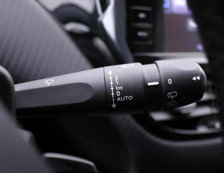 Peugeot 2008 SUV 1,2 l 81 kw