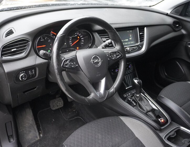 Opel Grandland X SUV 1,2 l 96 kw