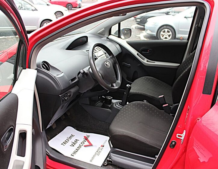 Toyota Yaris Hatchback 998,0 51 kw