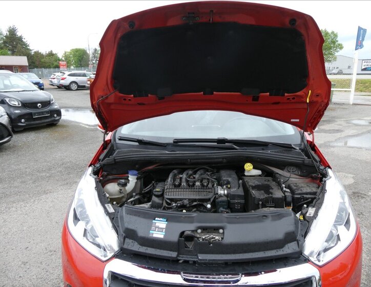 Peugeot 208 Hatchback 1,2 l 61 kw