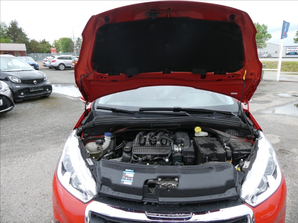 Peugeot 208 Hatchback 1,2 l 61 kw