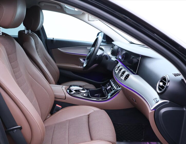 Mercedes-Benz Třídy E Sedan 2,0 l 143 kw