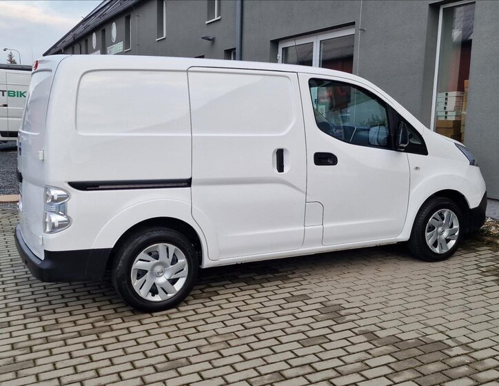 Nissan e-NV200 11