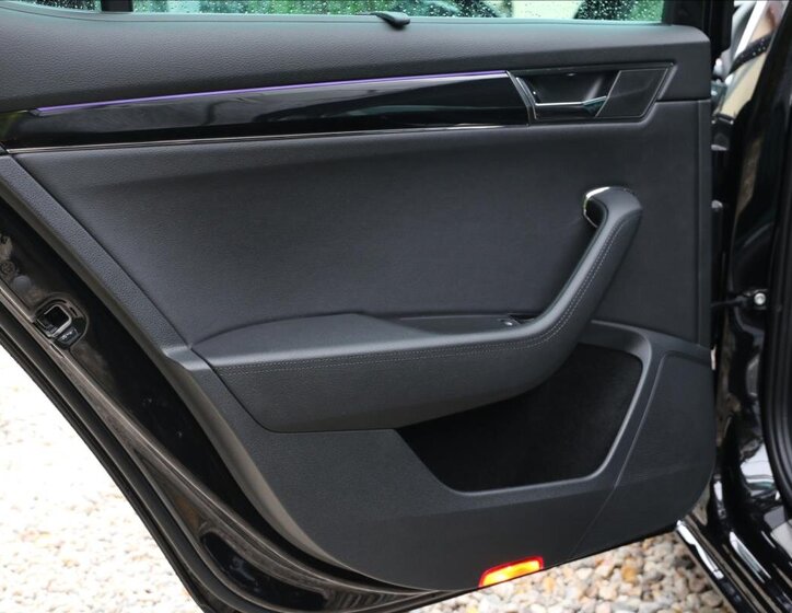 Škoda Superb Sedan / Limuzína 2,0 l 140 kw