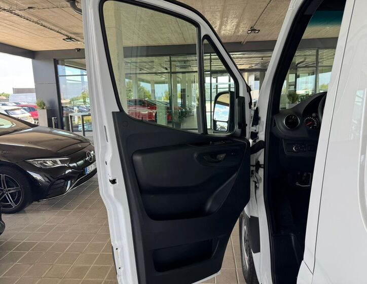 Mercedes-Benz Sprinter 9