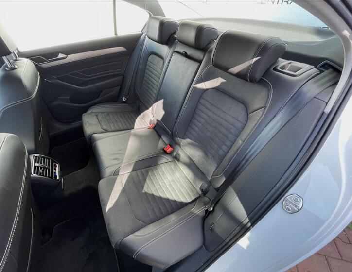 Volkswagen Passat 25