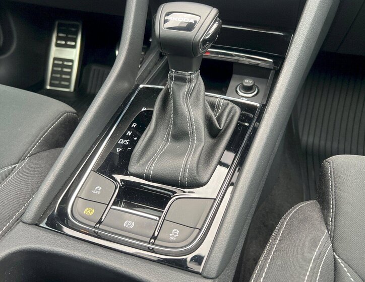 Škoda Karoq SUV / Terénní 1,5 l 110 kw