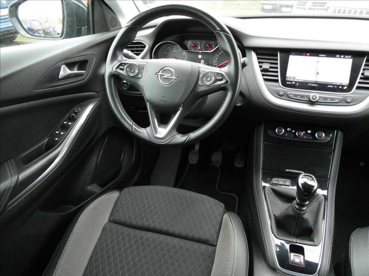Opel Grandland X SUV / Terénní 1,2 l 96 kw