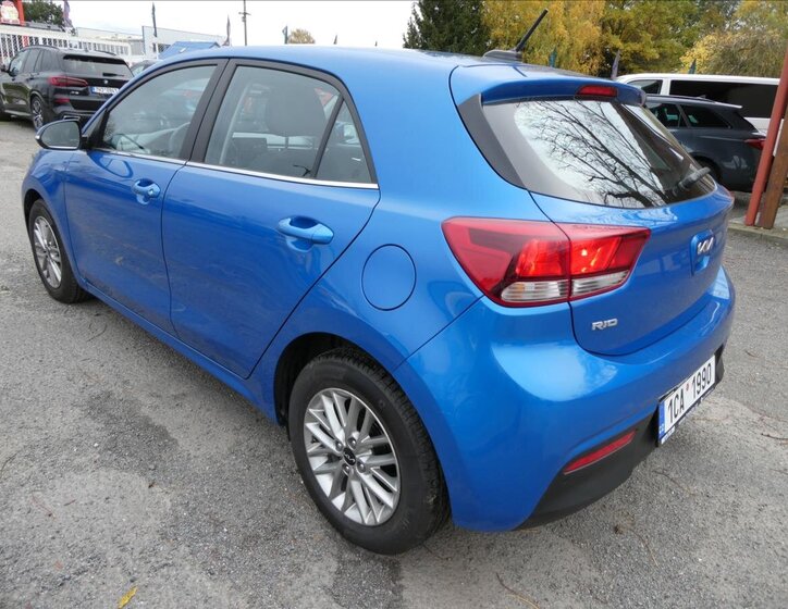 KIA Rio 9