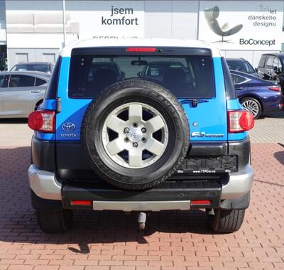Toyota FJ 5