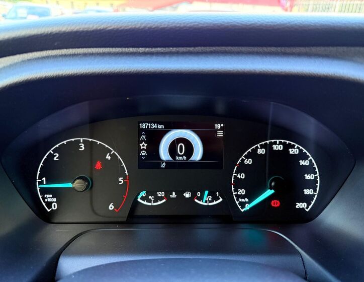 Ford Tourneo Custom 15