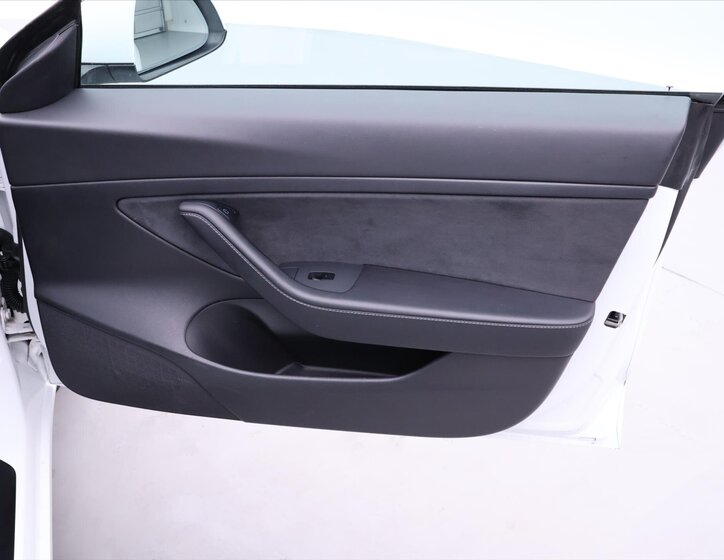 Tesla Model 3 13