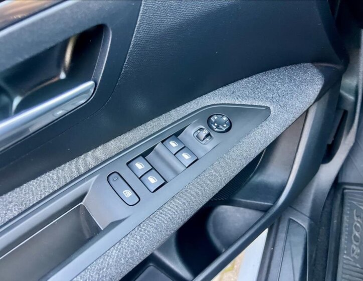 Peugeot 3008 SUV 1,2 l 96 kw