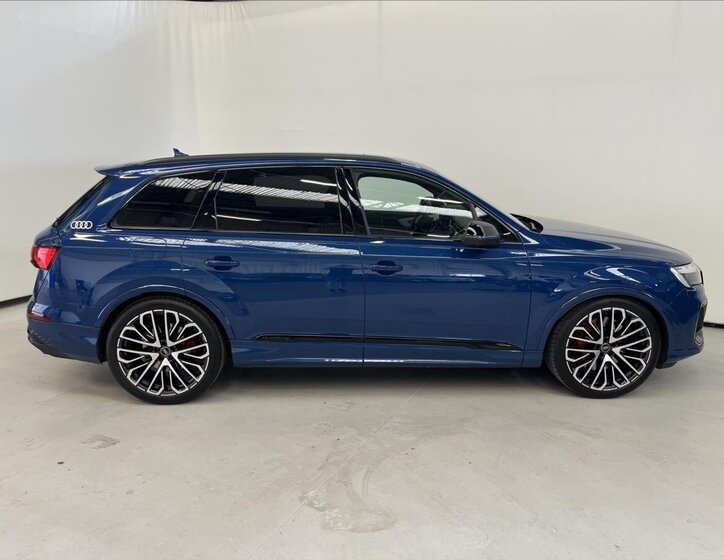Audi Q7 4