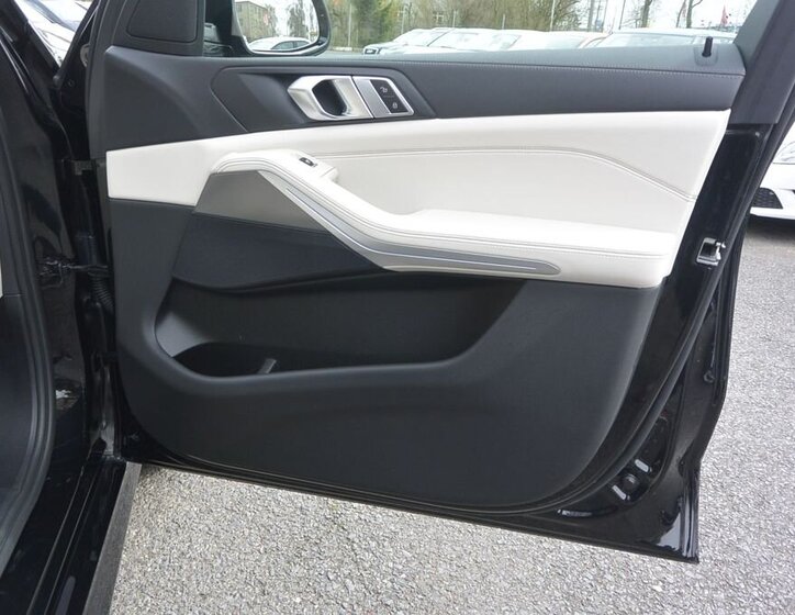 BMW X5 SUV / Terénní 3,0 l 250 kw