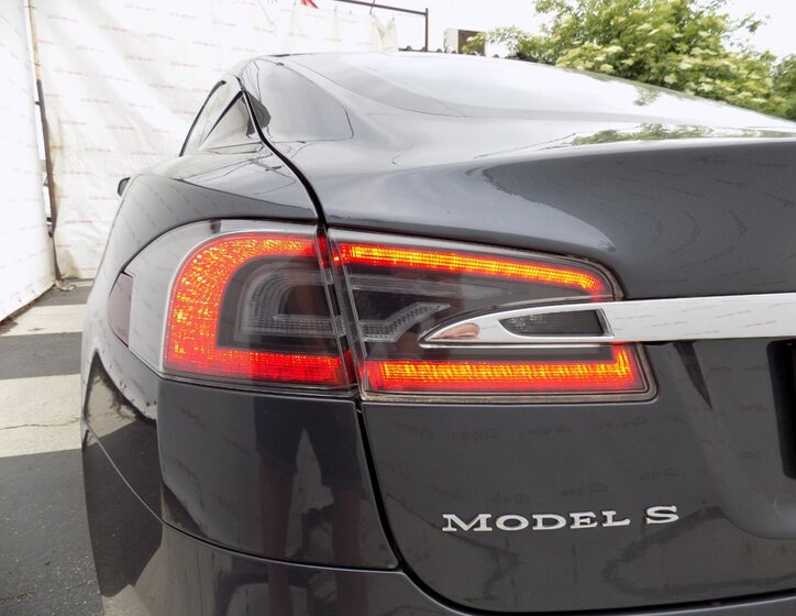 Tesla Model S 41