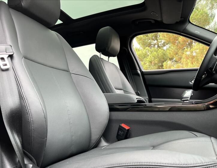 Land Rover Range Rover Velar 29