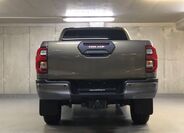 Toyota Hilux 6