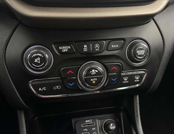 Jeep Cherokee SUV / Terénní 2,0 l 103 kw