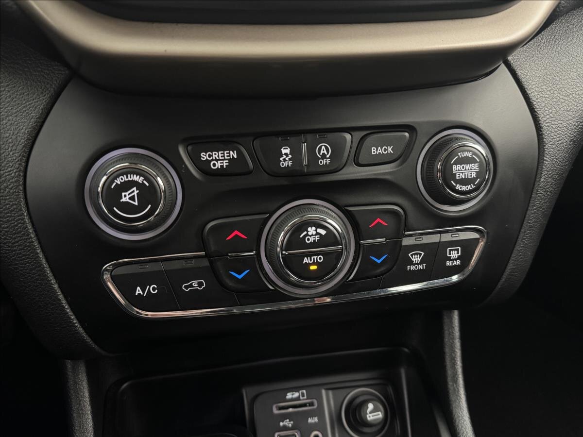 Jeep Cherokee SUV / Terénní 2,0 l 103 kw