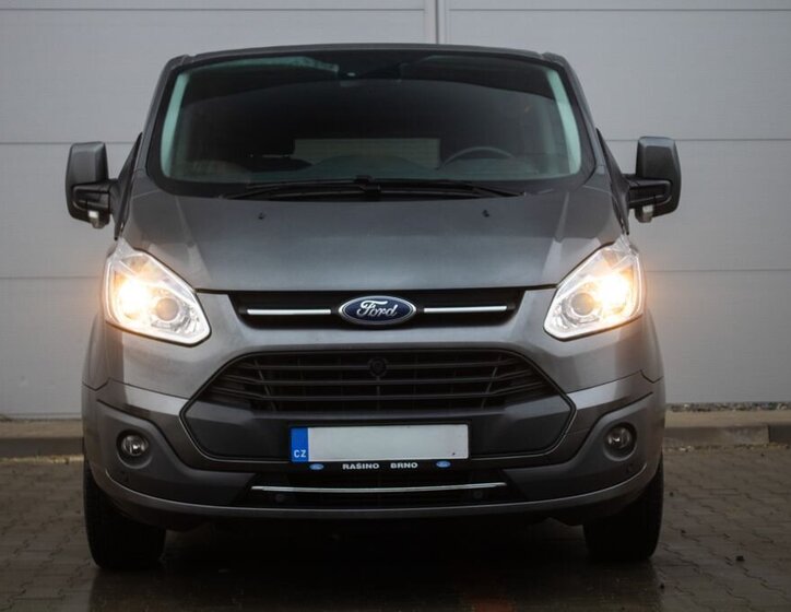Ford Tourneo Custom 2