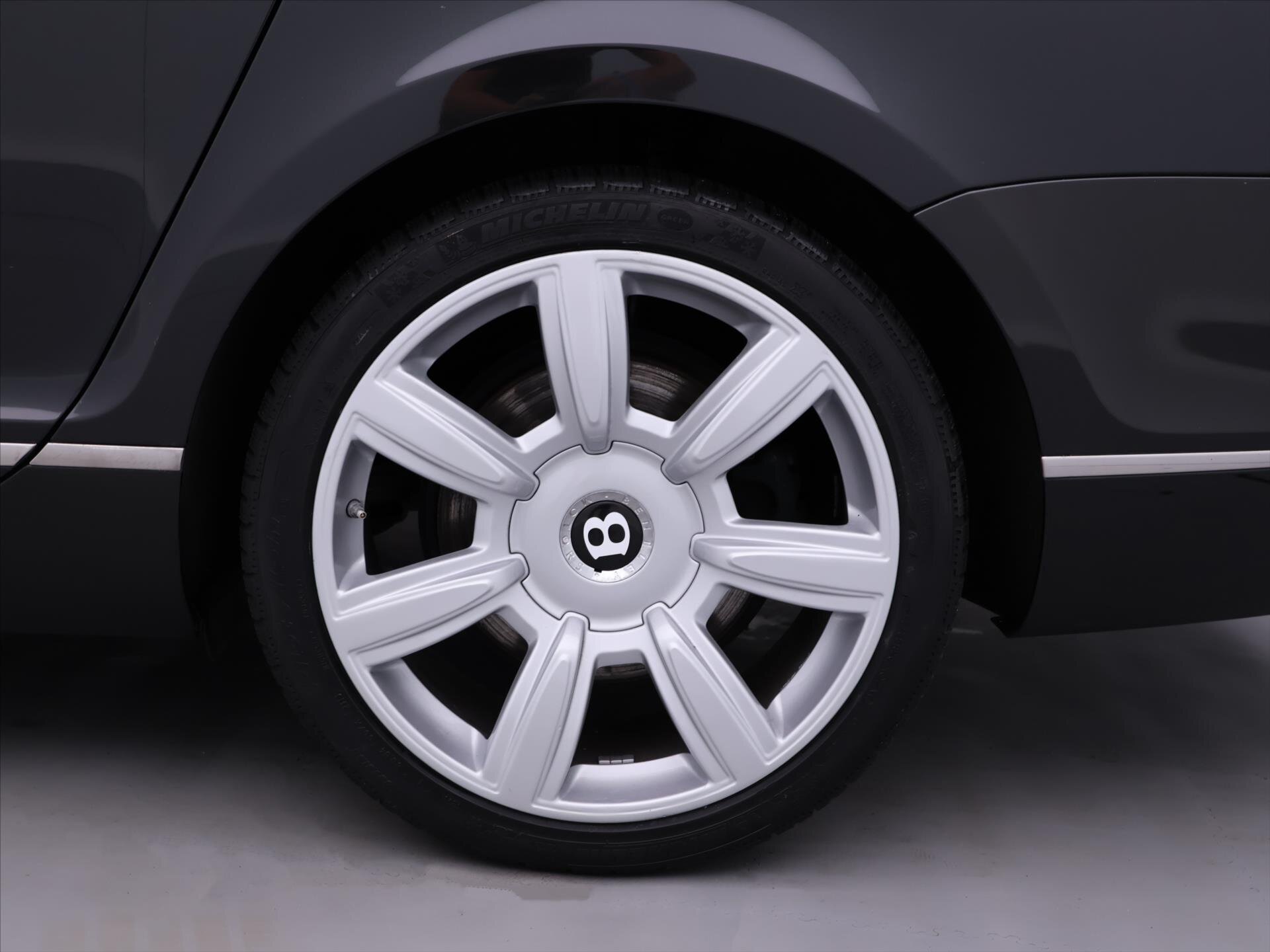 Bentley Continental Flying Spur Sedan 6,0 l 412 kw