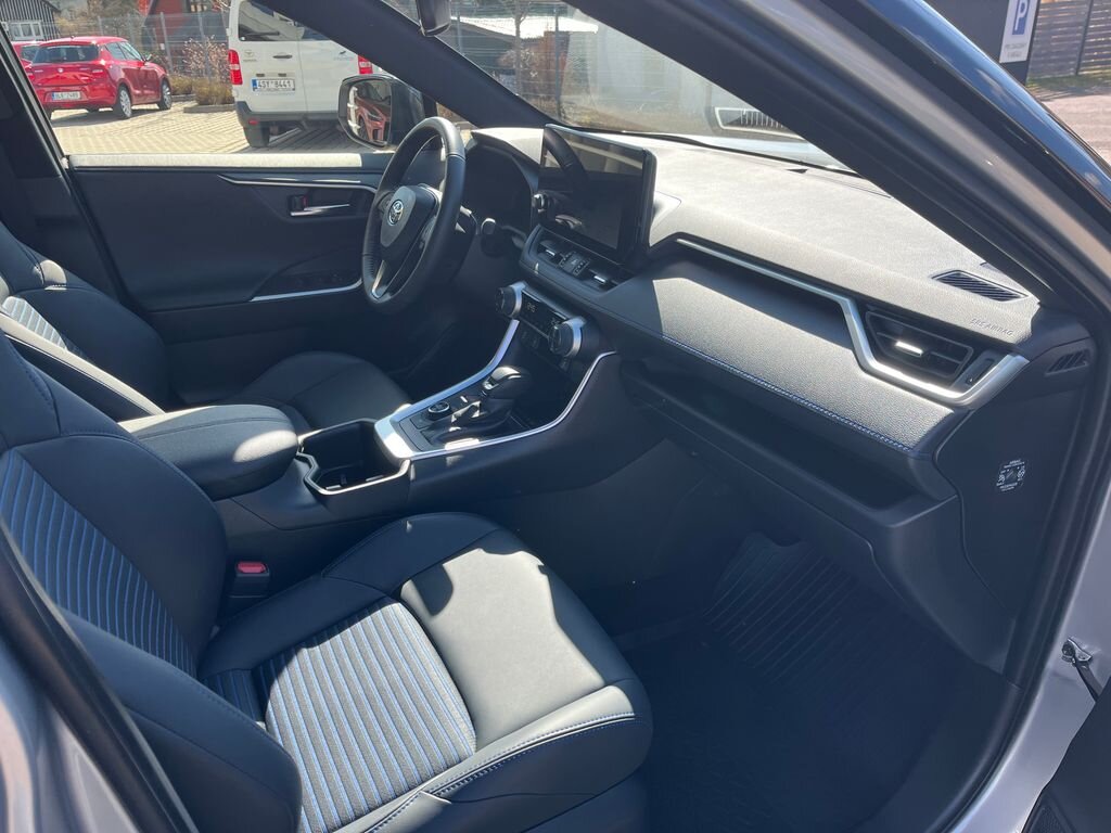 Toyota RAV4 SUV / Terénní 2,5 l 131 kw