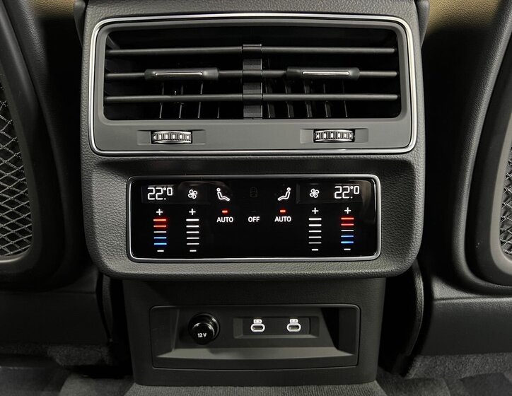 Audi Q8 SUV / Terénní 3,0 l 210 kw