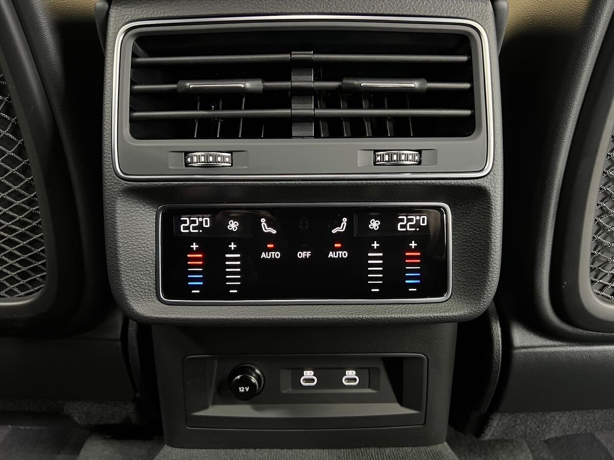 Audi Q8 SUV / Terénní 3,0 l 210 kw