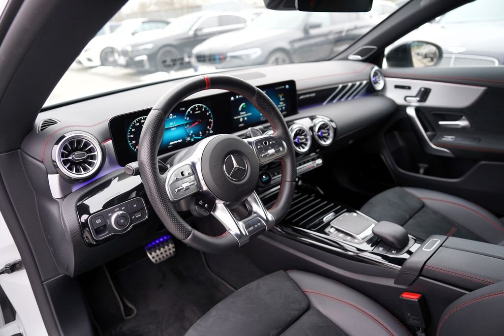 Mercedes-Benz CLA Sedan 2,0 l 340 kw