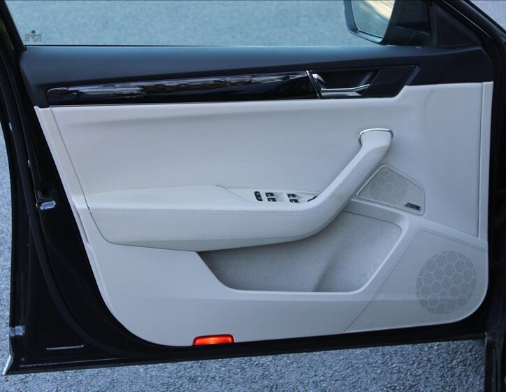 Škoda Superb Sedan / Limuzína 2,0 l 147 kw