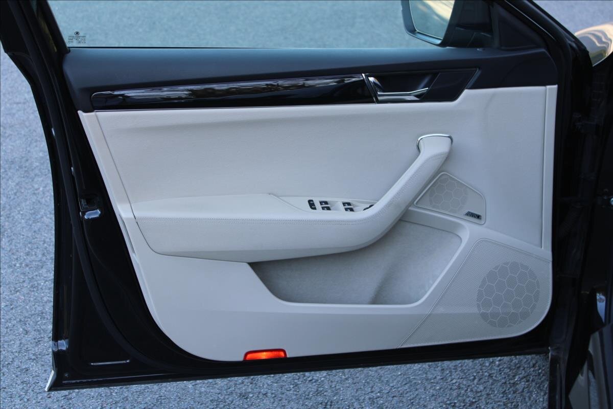 Škoda Superb Sedan / Limuzína 2,0 l 147 kw