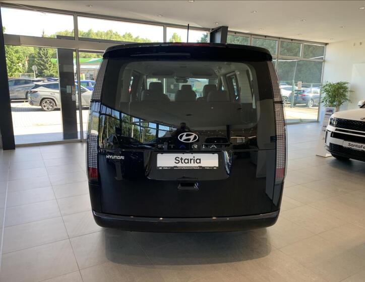 Hyundai Staria 6