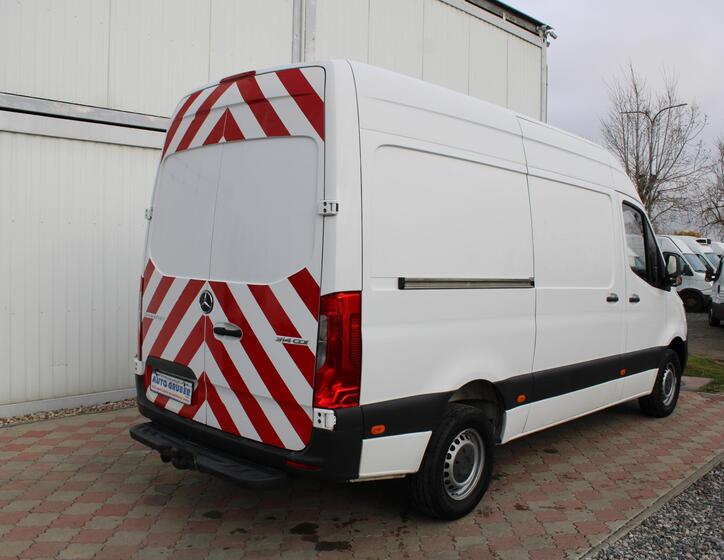 Mercedes-Benz Sprinter 4